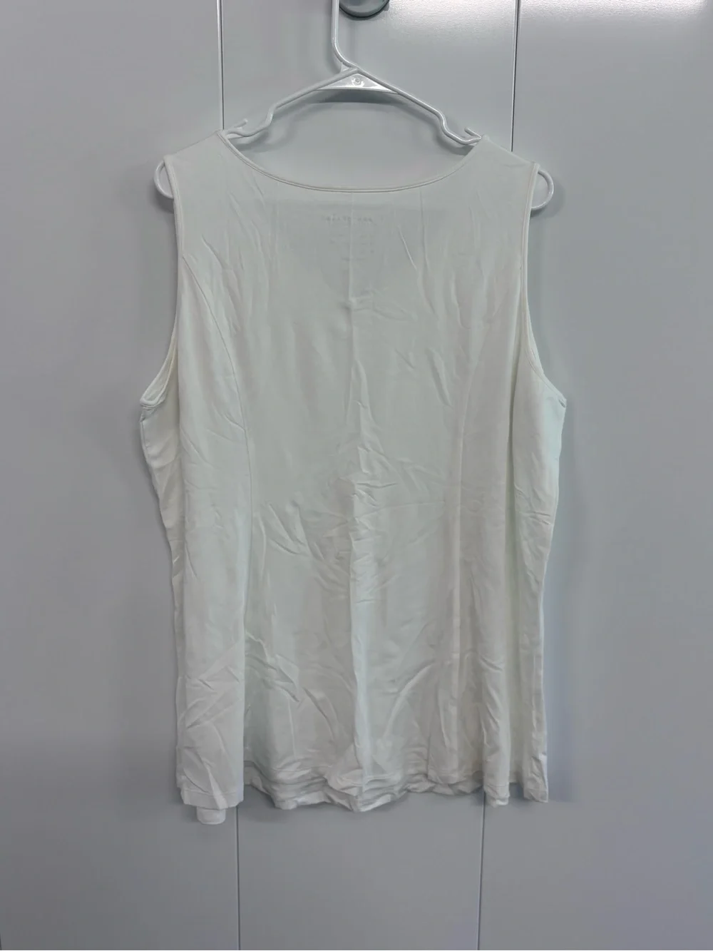 Susan Graver Tank Top Womens Size 1X White Liquid Knit Stretch Relaxed Comfort